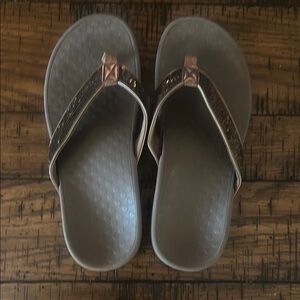 Vionic Women's Flip Flop Sandals - Bronze Brown Metallic